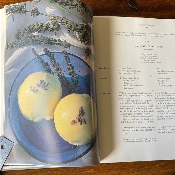 SIGNED Roger Verge’s Entertaining the French Style Vintage Hardcover Book - Picture 10 of 16